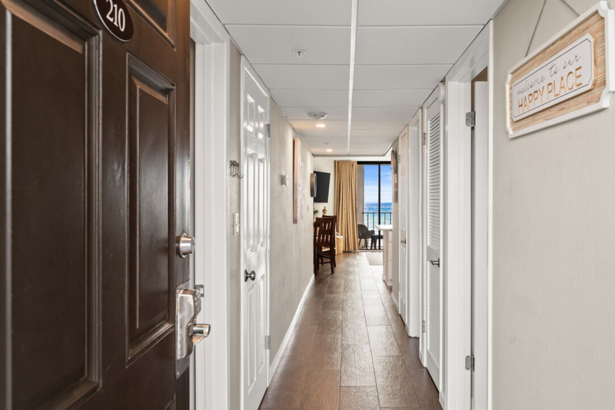Looking into the condo from the entry