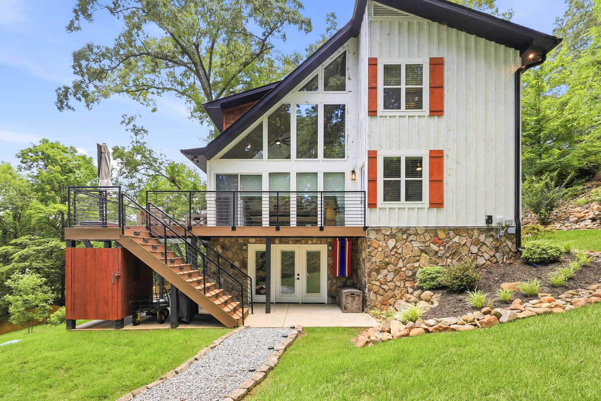 Outdoor Steps to Lower Level