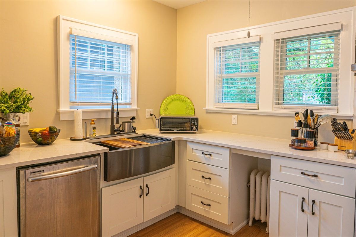 Newly Remodeled Quartz Countertops & Andersen Windows