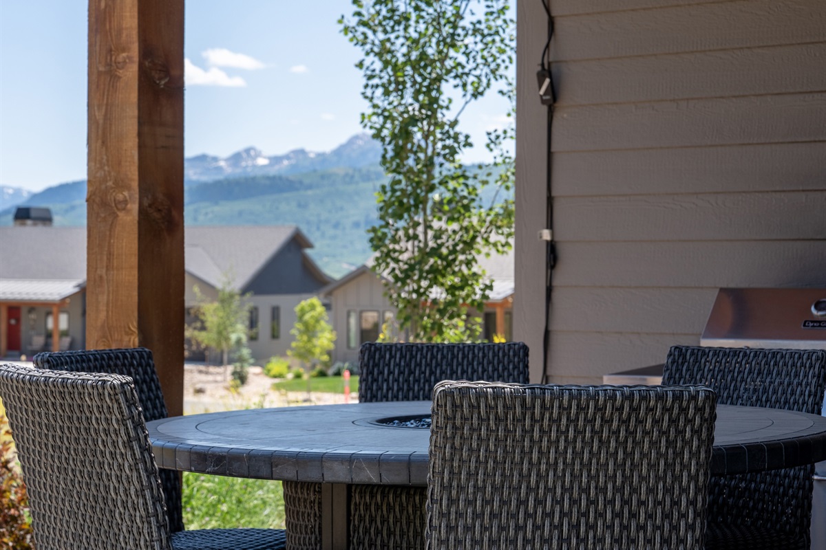 Outdoor firepit with neighborhood and mountain views