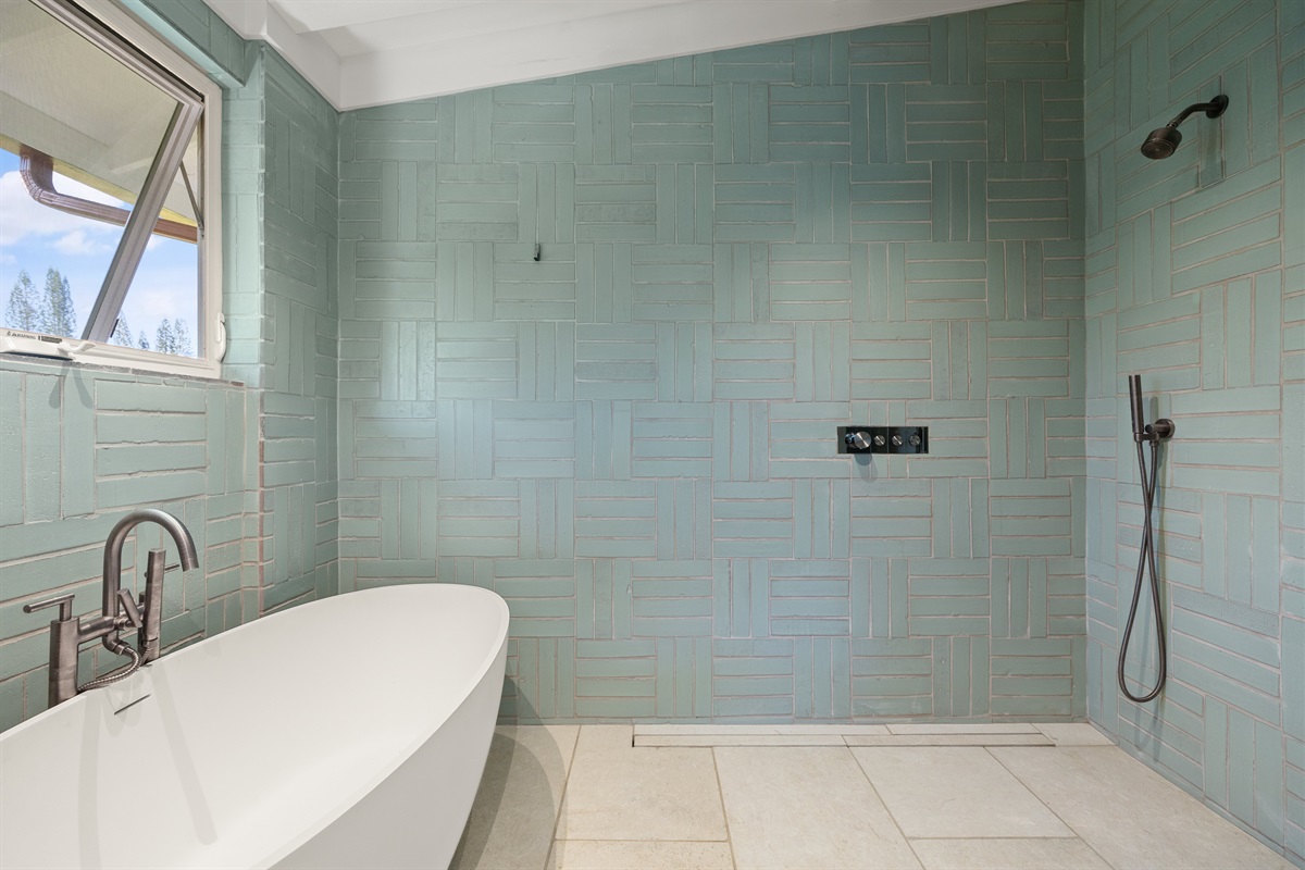 Front Suite - en suite Tub_c