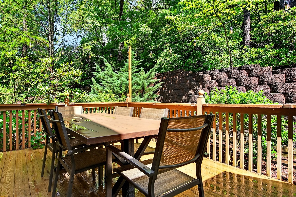 Dining table for 6 off the front porch.