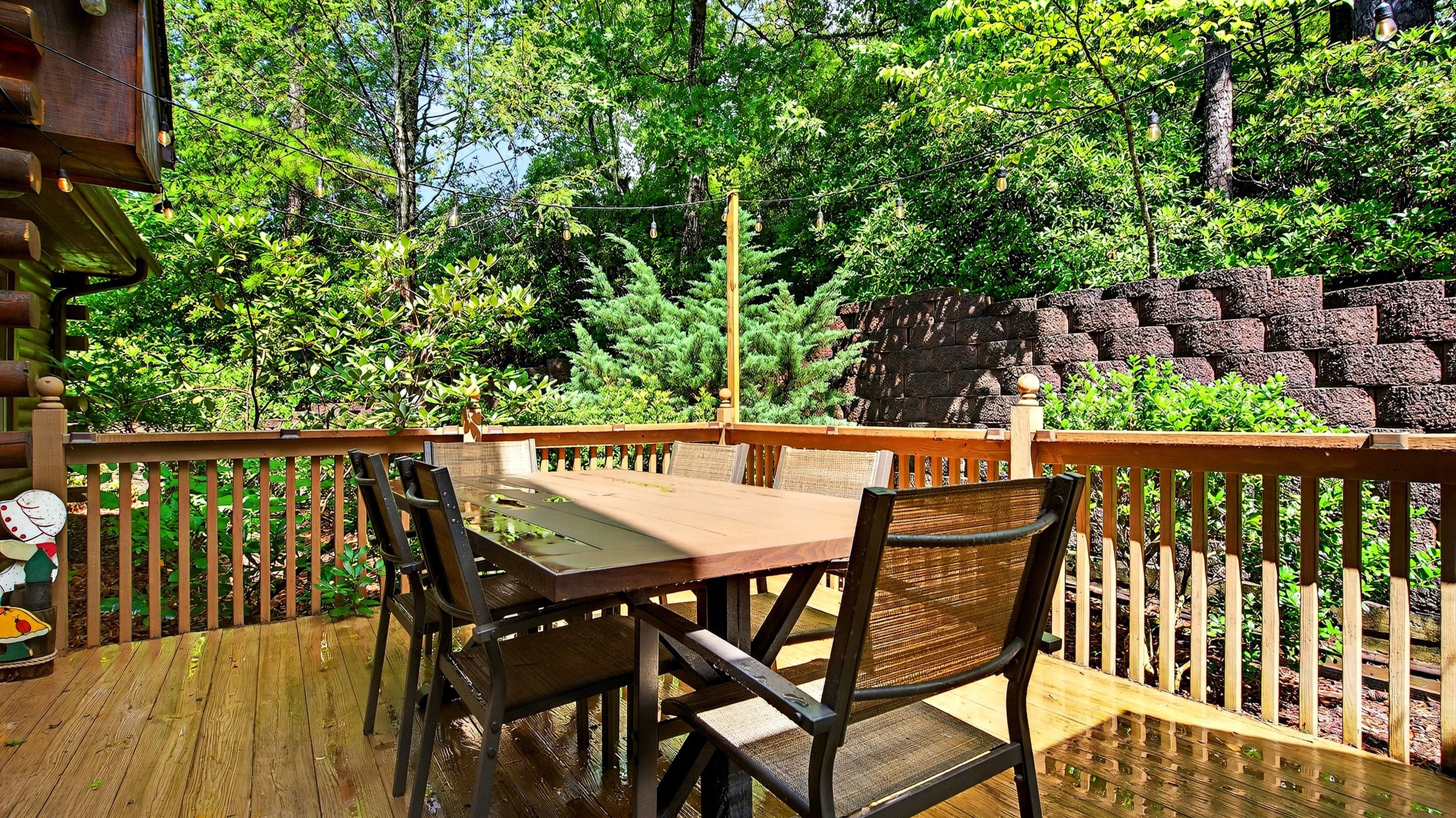 Dining table for 6 off the front porch.