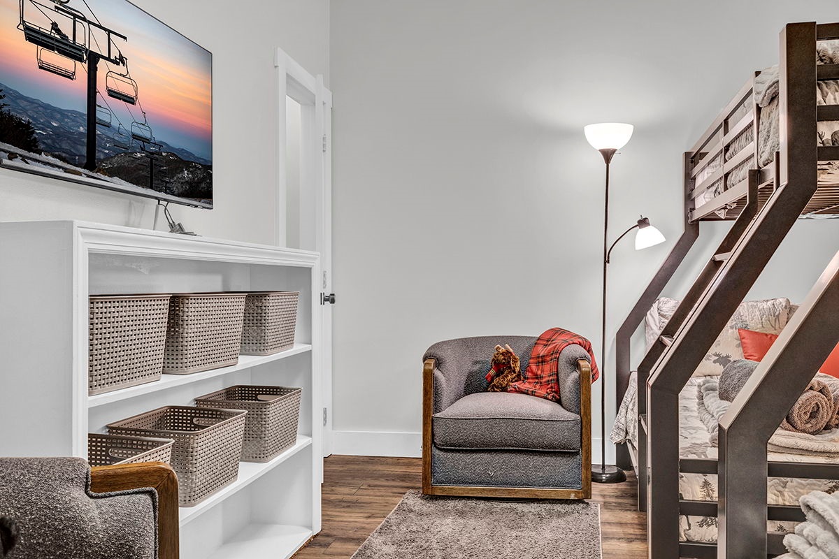 Twin of Full Bunks, Smart TV, cubbies for clothes