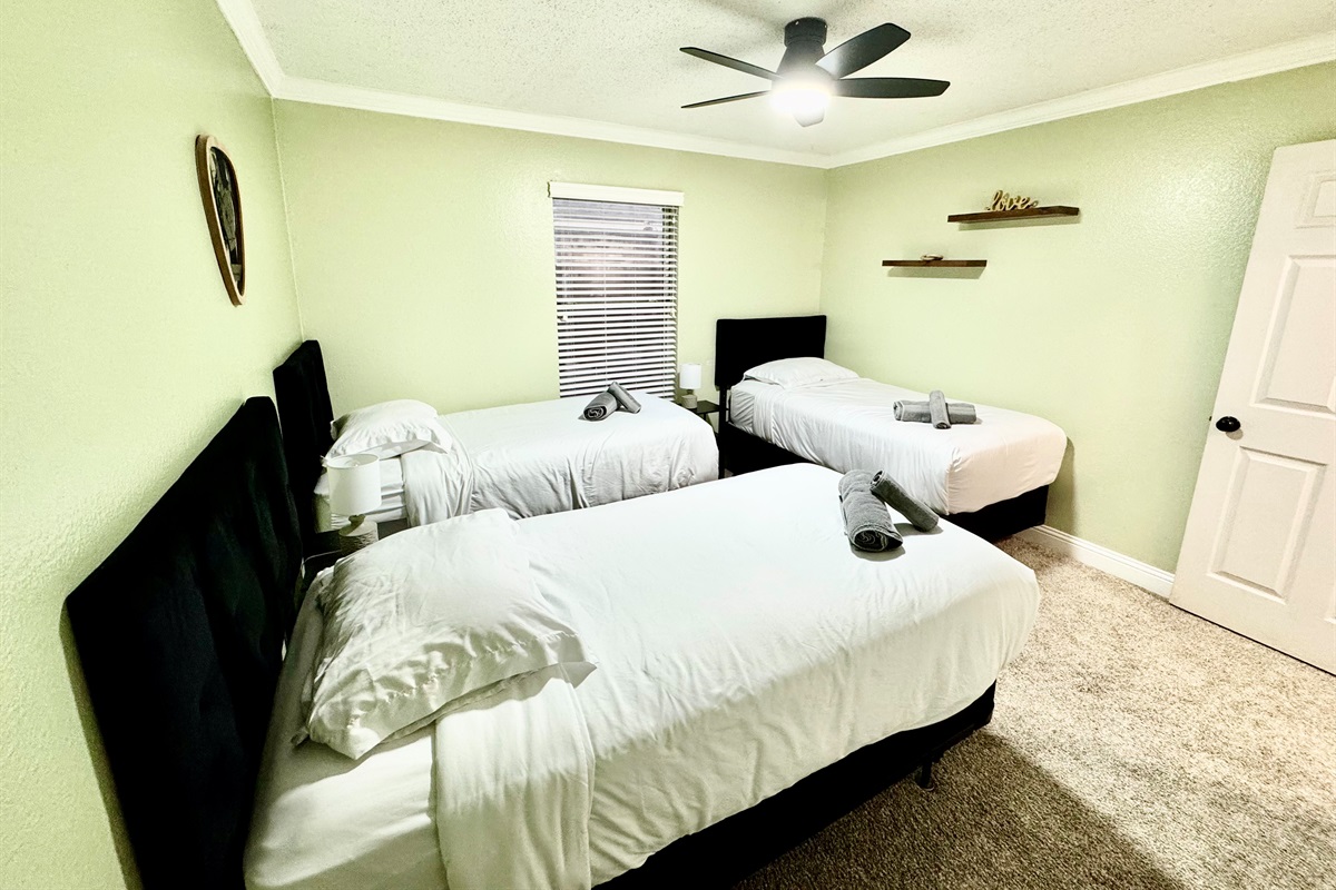 Twin Bedroom — Ideal for Friends, Teens, or Group Stays