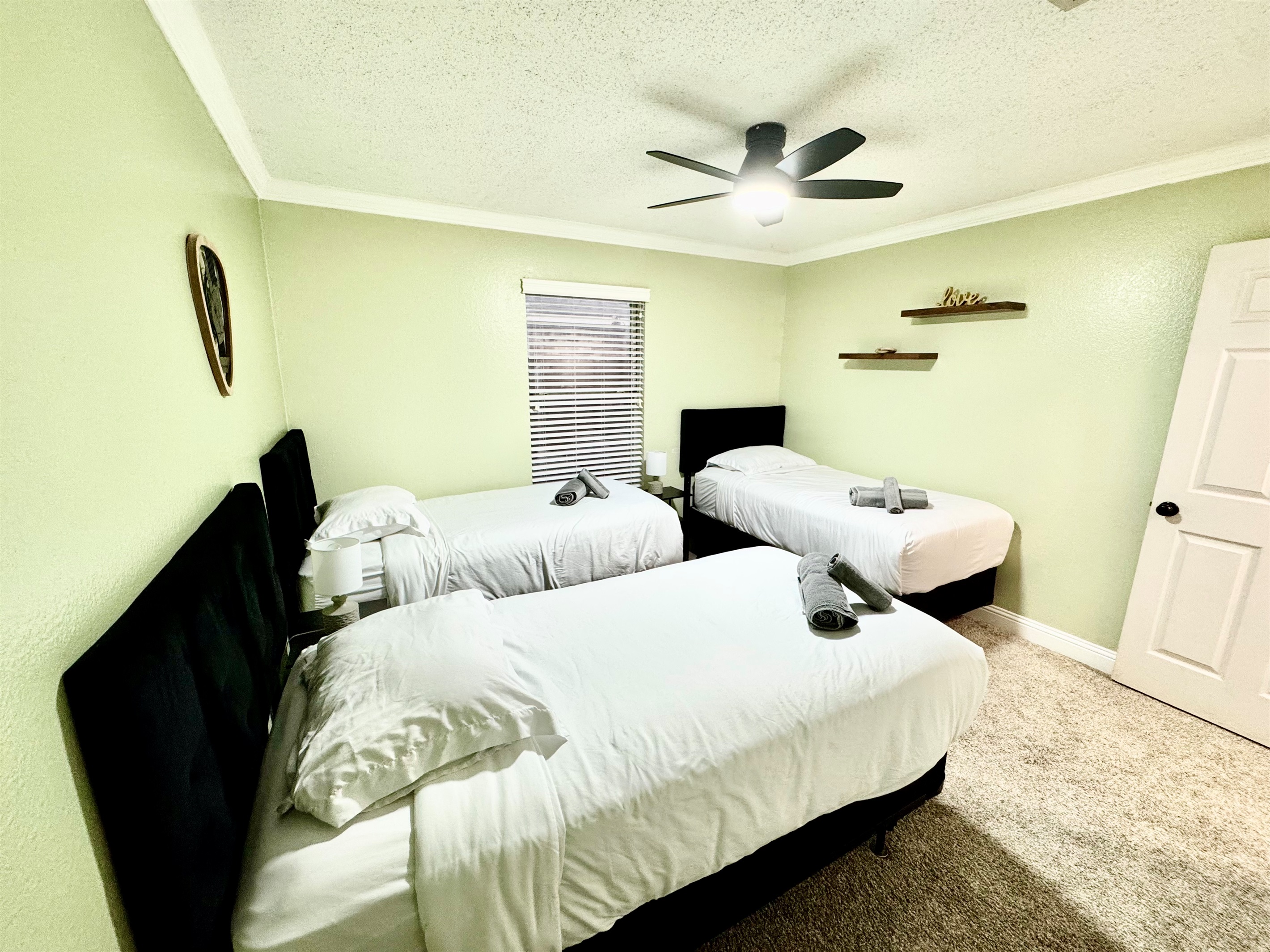 Twin Bedroom — Ideal for Friends, Teens, or Group Stays