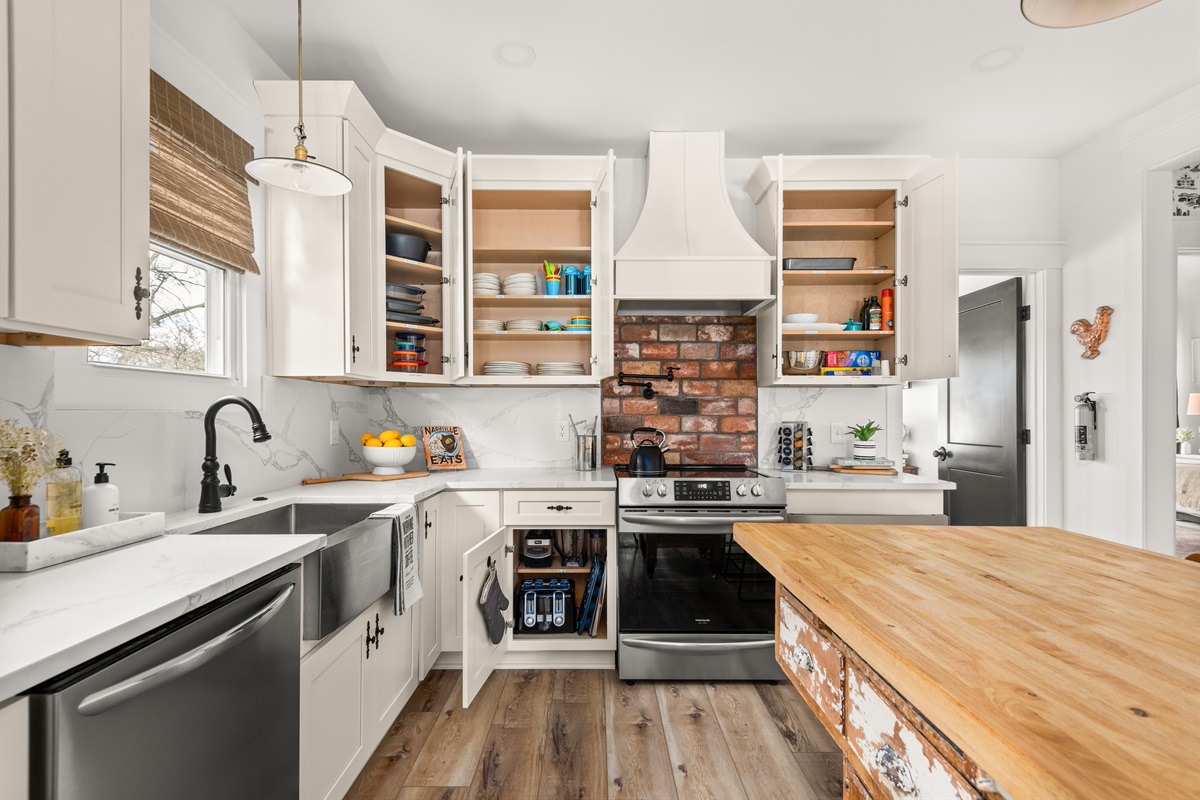 Well equipped with premium finishes & stock.