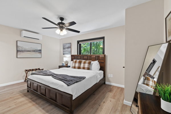 Relax after a long day of exploring in this Junior king suite