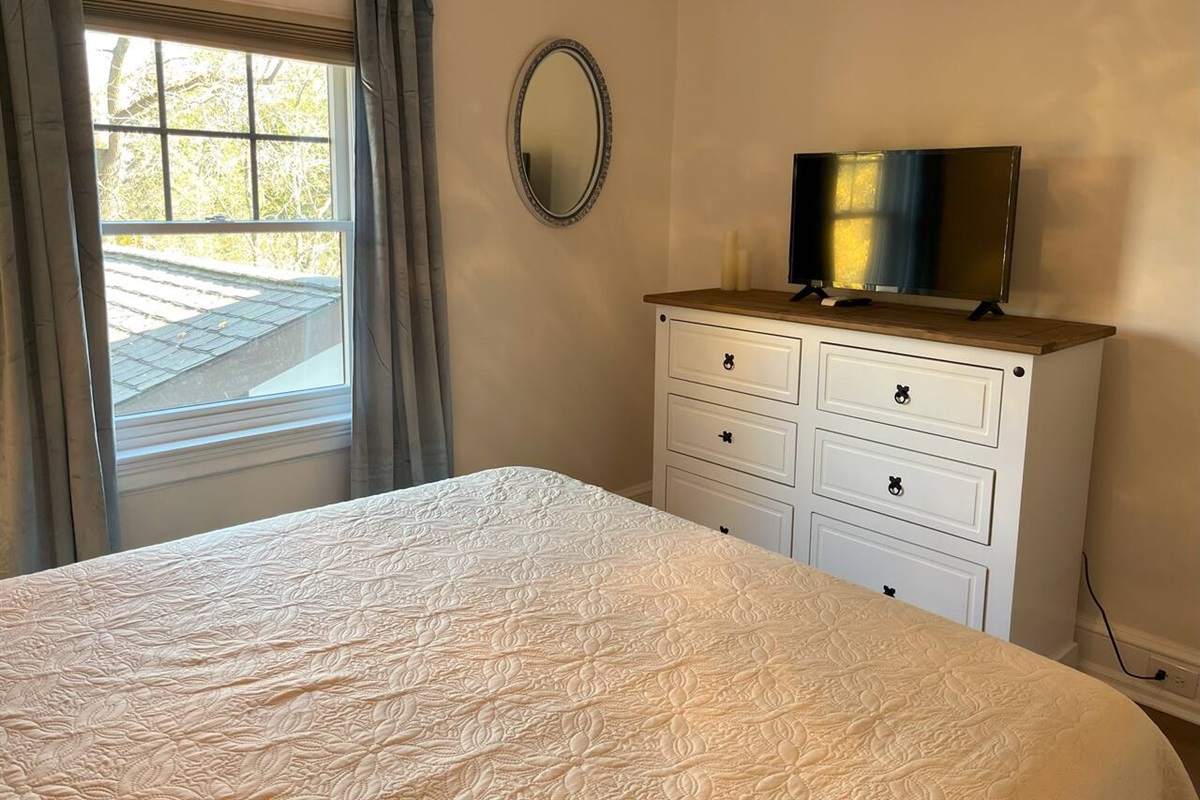 Bedroom #7 - Queen Bed