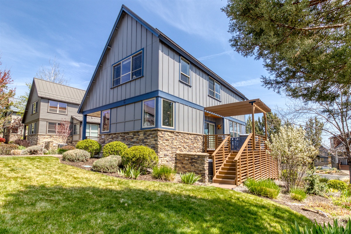 Your home away from home. 🏡✨
A welcoming exterior that sets the tone for a relaxing getaway.