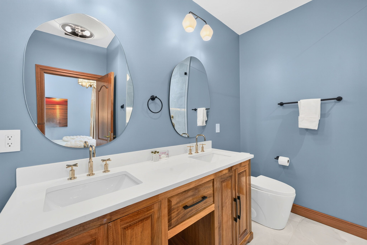 2nd Floor Bathroom 4, Ensuite | Rosewood Retreat | 2605 Palm Blvd, Isle of Palms, SC | IOP Escapes
