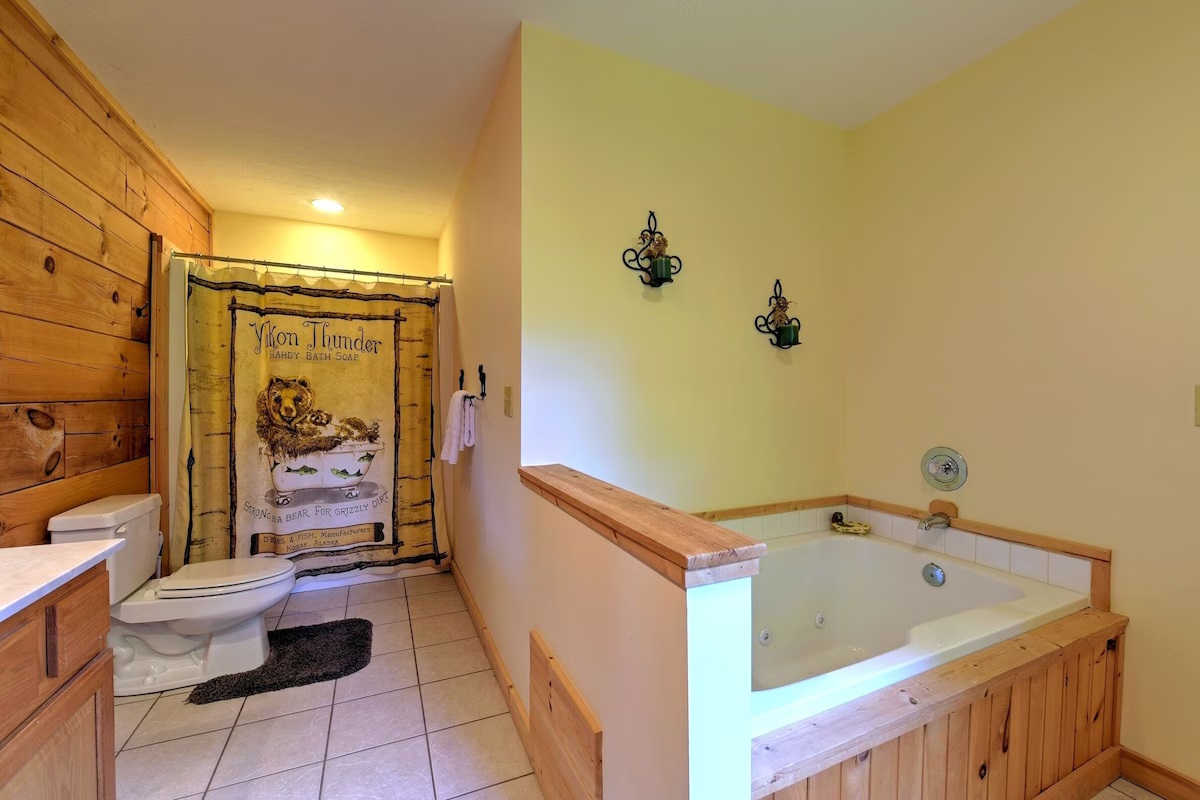 Master Bathroom jetted tub