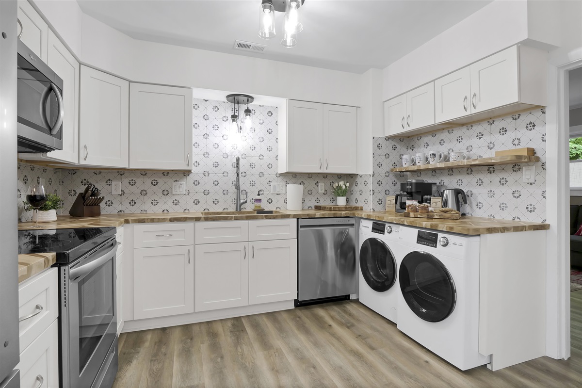 Effortlessly manage laundry with the convenient washer and dryer combo.