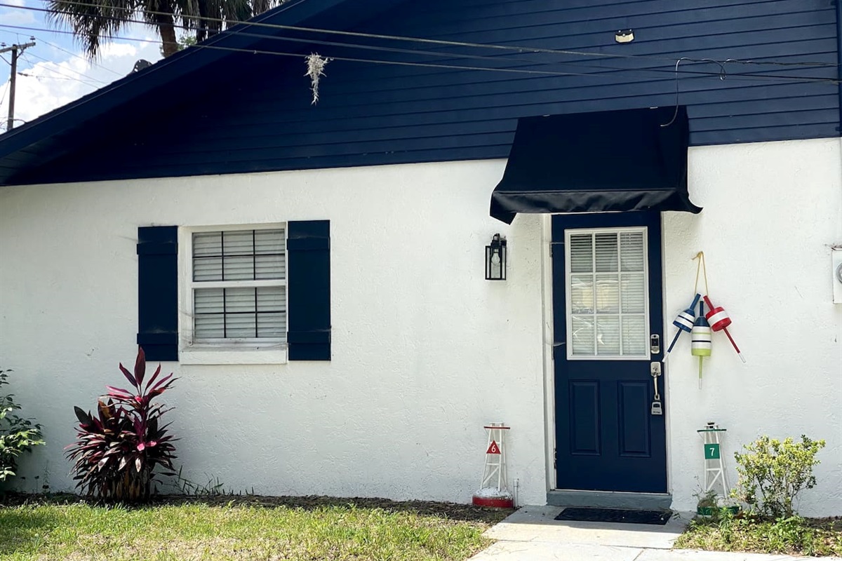 Welcome to The Charming Rainbow River Cottage!  