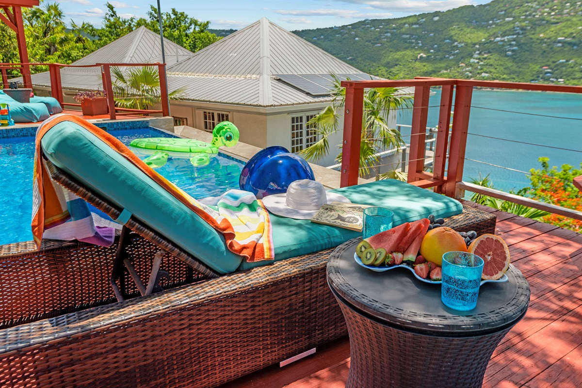 This area is great to relax with a book and snacks, under the shade of the tree.