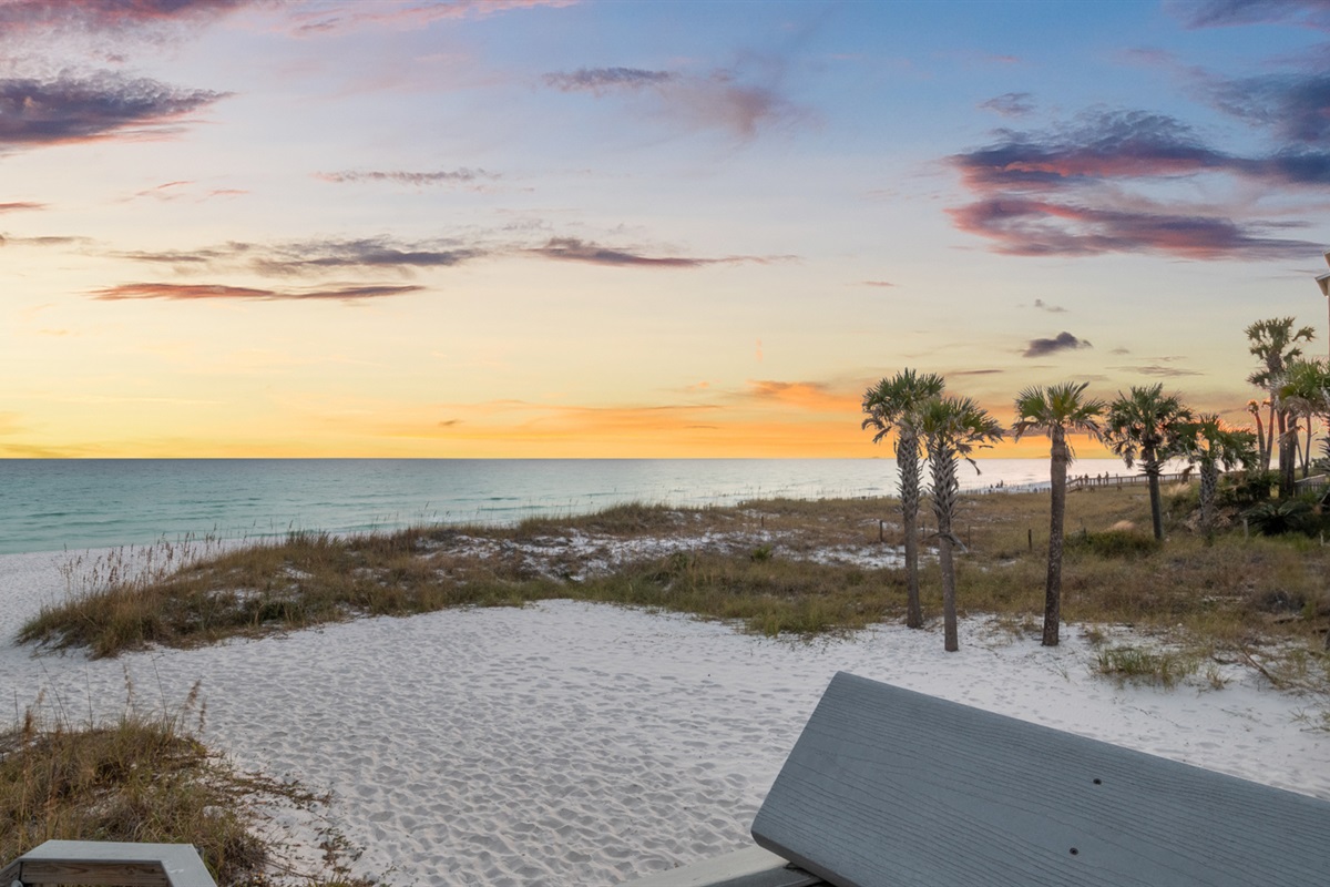 3 short blocks to beautiful white sand beaches! Easily walkable!