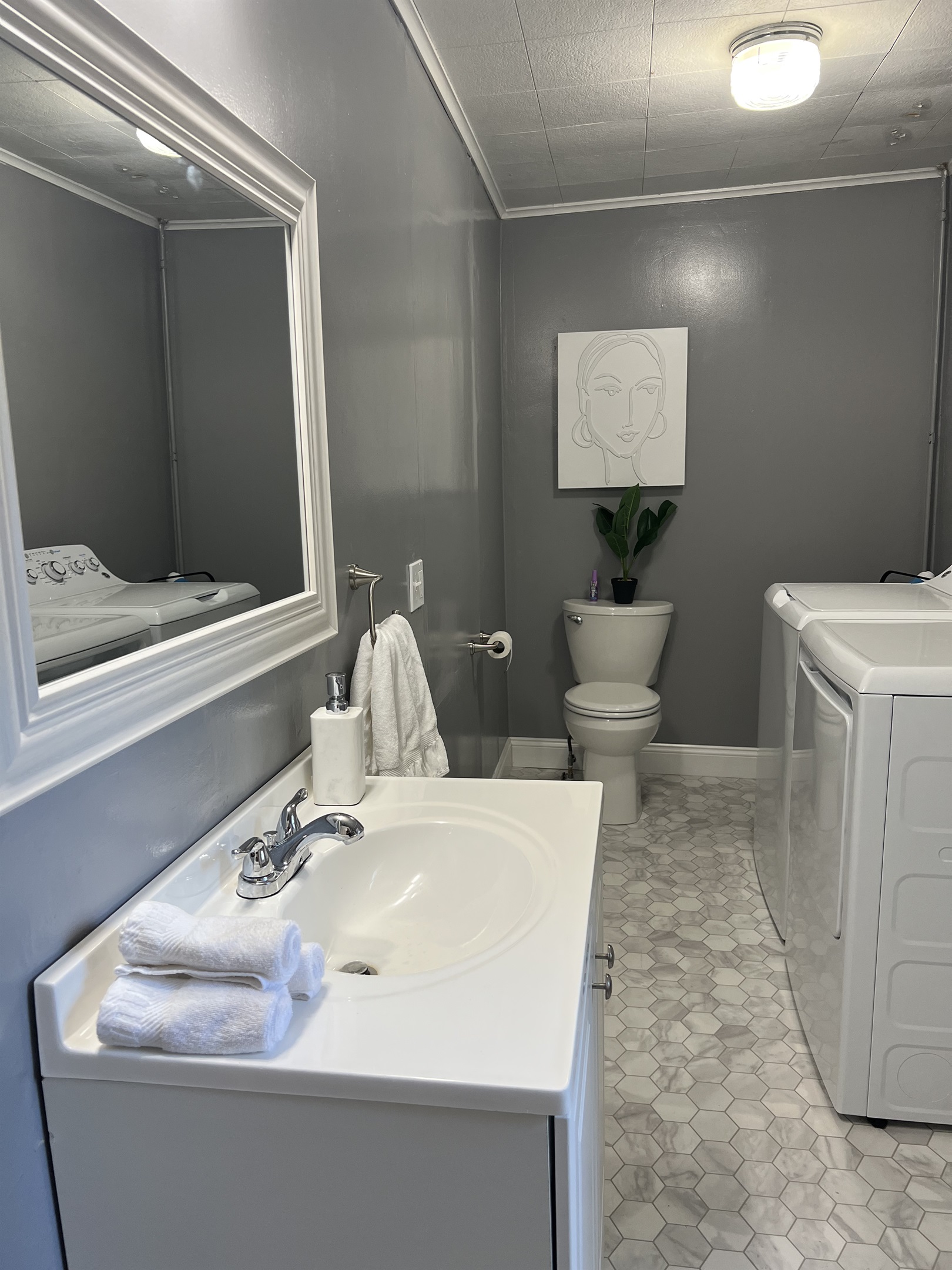 1st floor bath w/ laundry