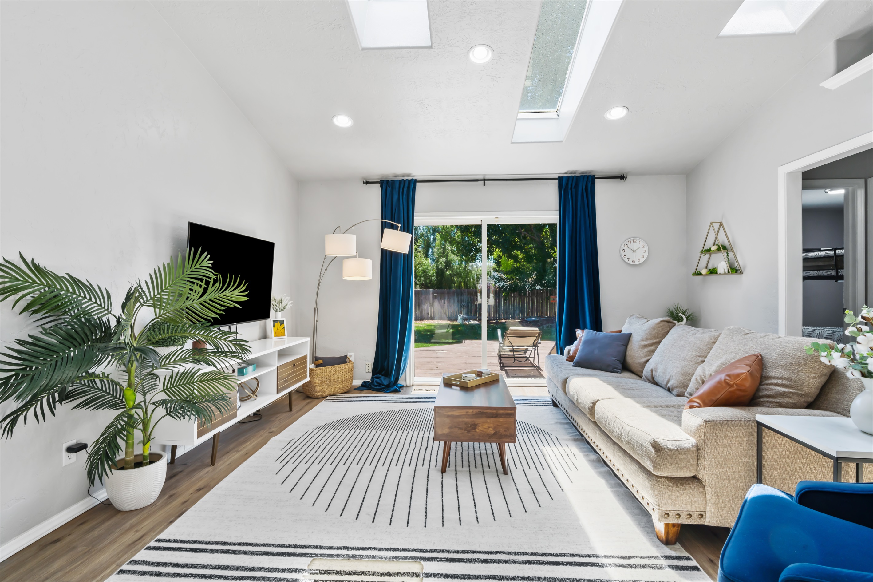 South Nampa, Large yard, BBQ, Skylights, Sleeps 10