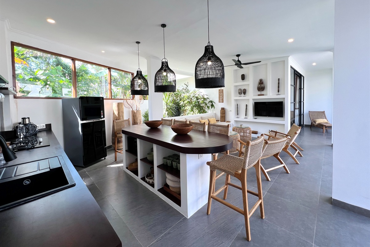 Kitchen & Dining Area