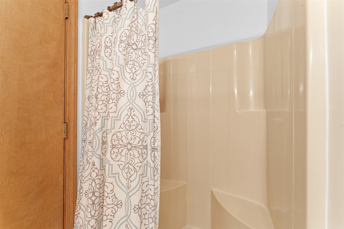 Simple, practical walk-in shower with an easy curtain setup—ideal for rinsing off after a day out in Branson.