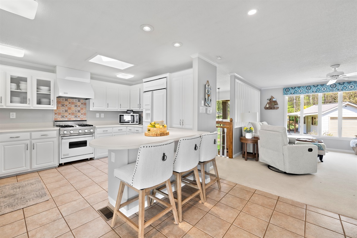 Fully equipped kitchen to make cooking a breeze. 