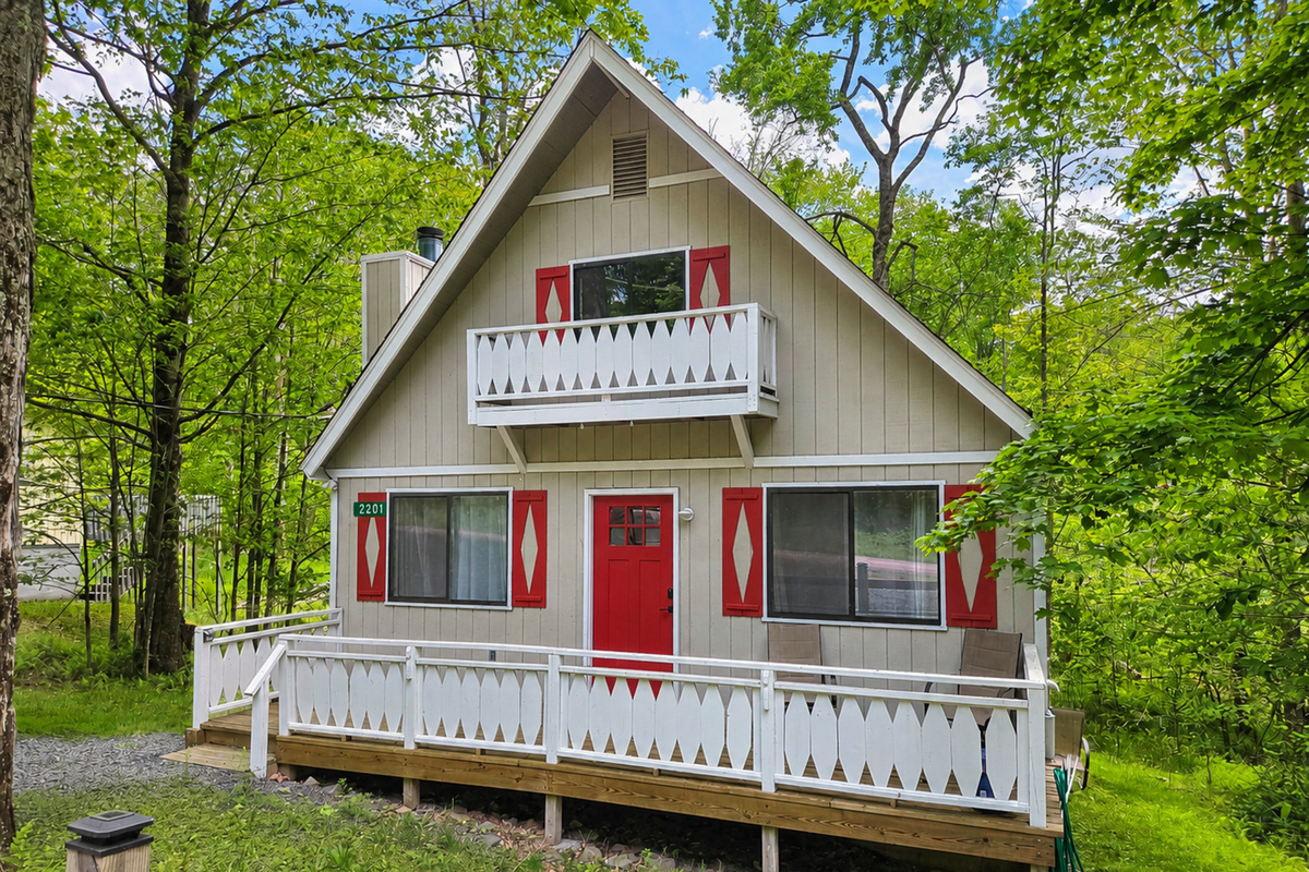 Arrowhead Lake rental -Welcome to Serhii Chalet Pocono!