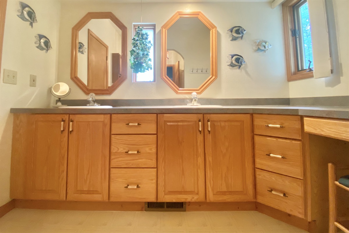 Double Sinks & Vanity in Master Bath