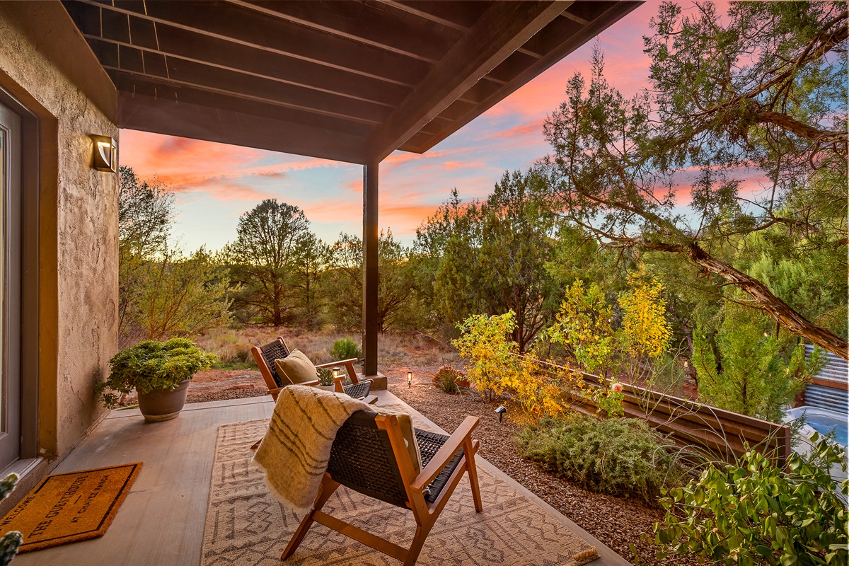 Unwind with a drink, watch the sky change colors, and enjoy the quiet beauty of Sedona from your private patio.