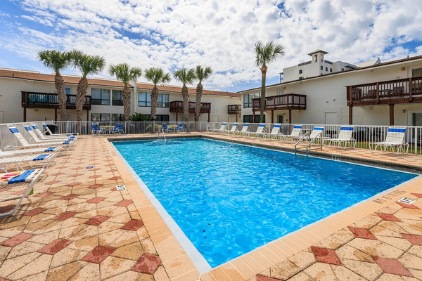 Our Community Pool is comfortable and has plenty of lounge chairs to soak up the sun.