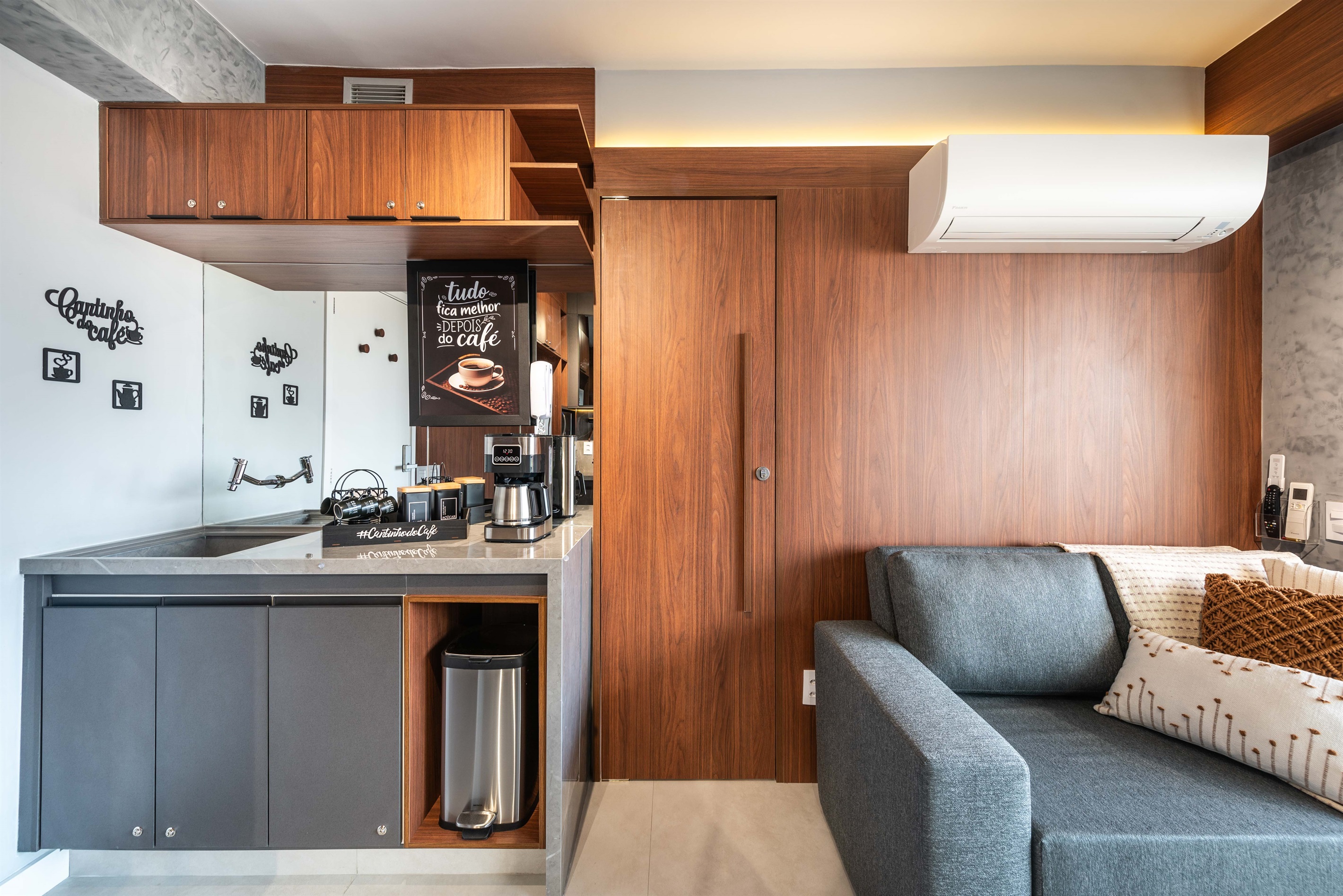 🏡 Cantinho do café integrado ao ambiente, trazendo praticidade e charme para a hospedagem.