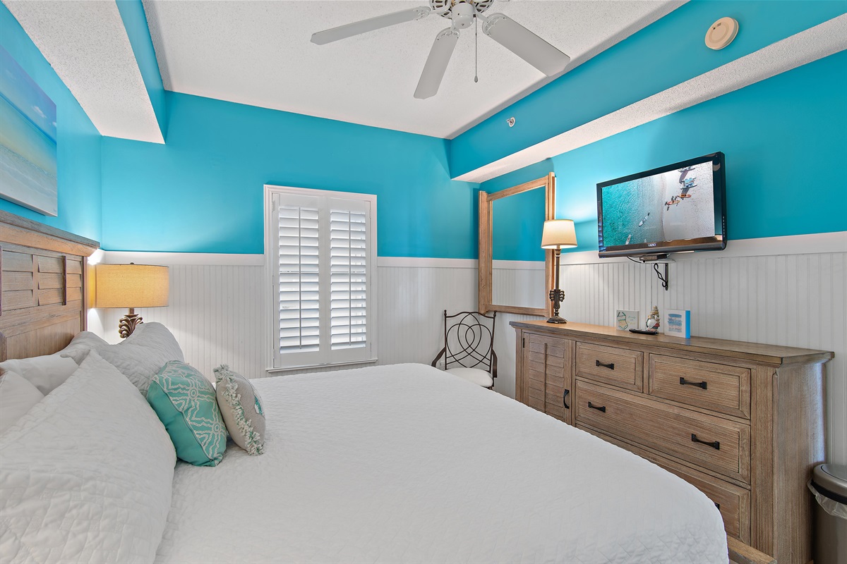 Secondary bedroom has KING bed, SMART TV w/ cable, remodeled bathroom with shower/tub combo, and closet