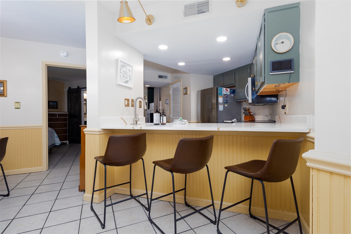 Built-in breakfast bar