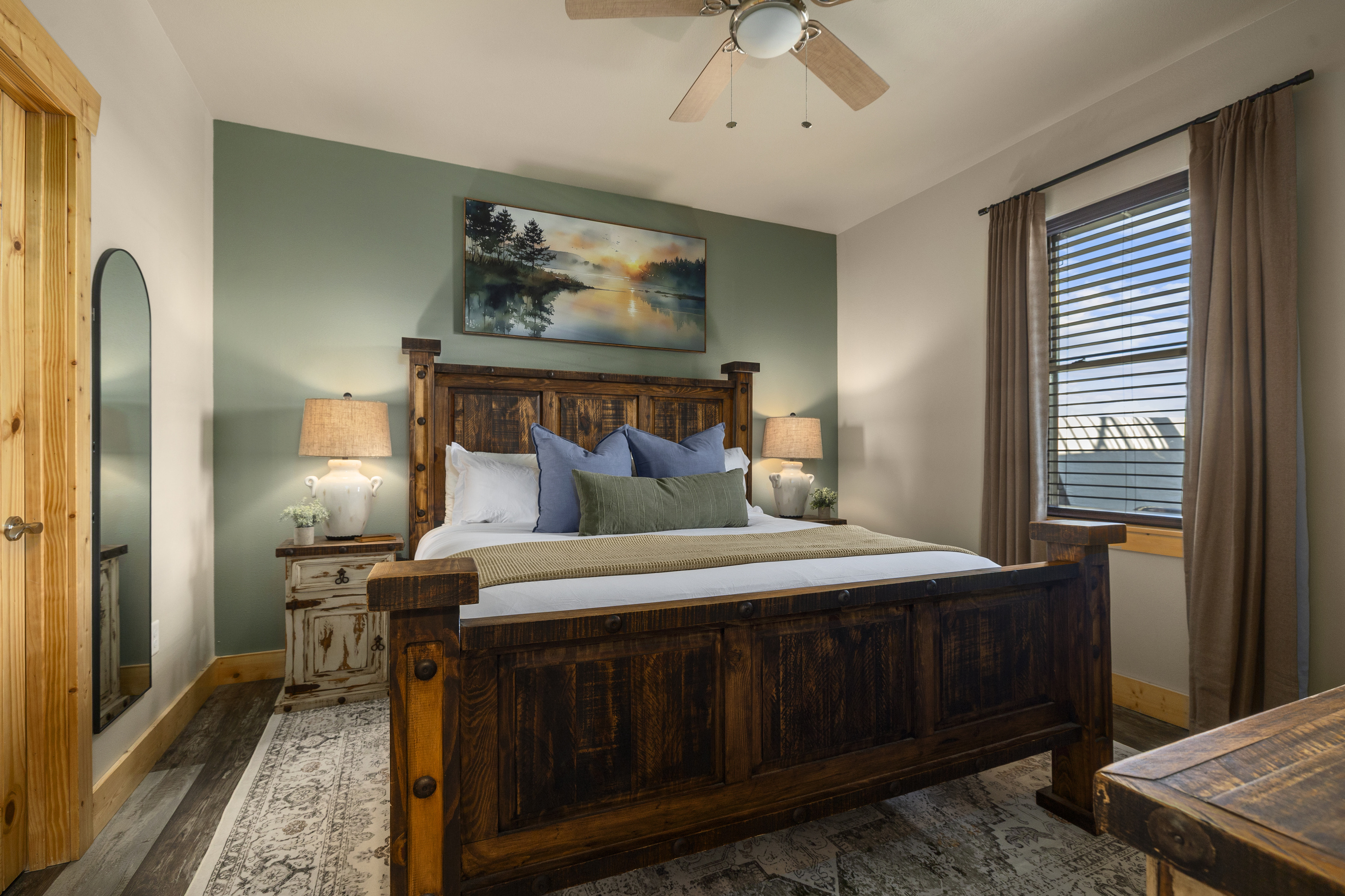 Taneycomo Bedroom/basement