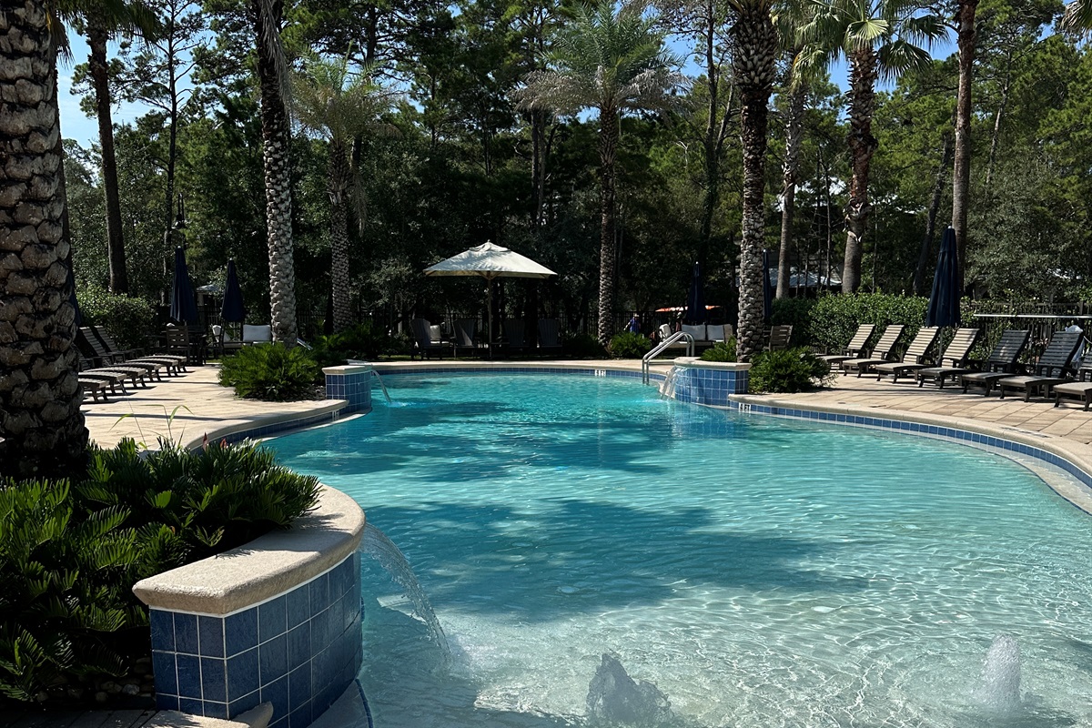 Community pool, shared only with guests & owners of Creek Park at Magnolia. Zero entry with water features, plenty of outdoor seating and seasonally heated.