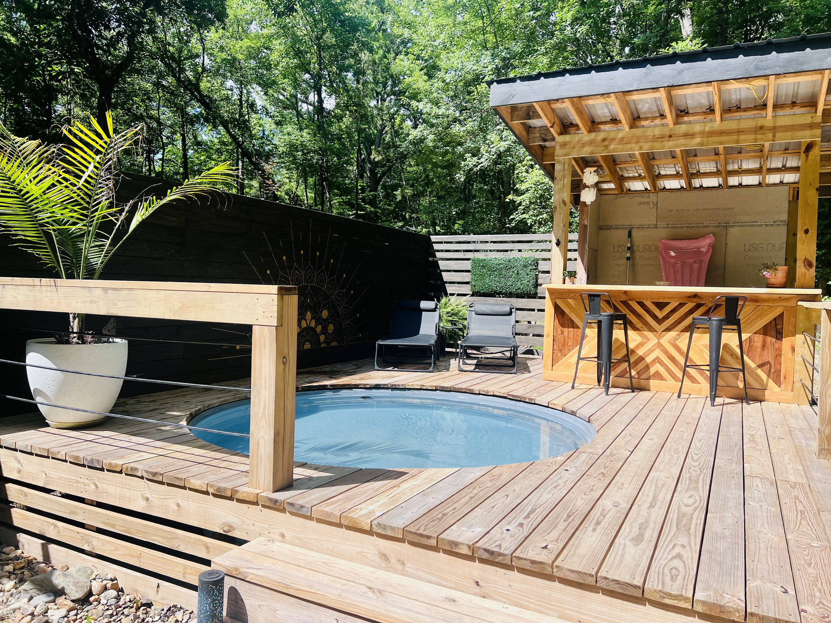 Plunge pool