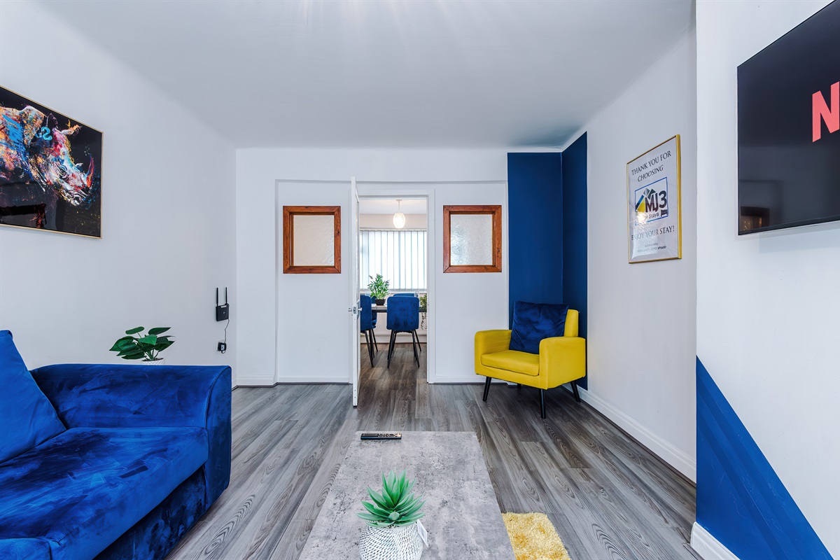 The spacious, modern & airy lounge benefits from modern decor and smart TV with streaming services and fast free WiFi throughout 