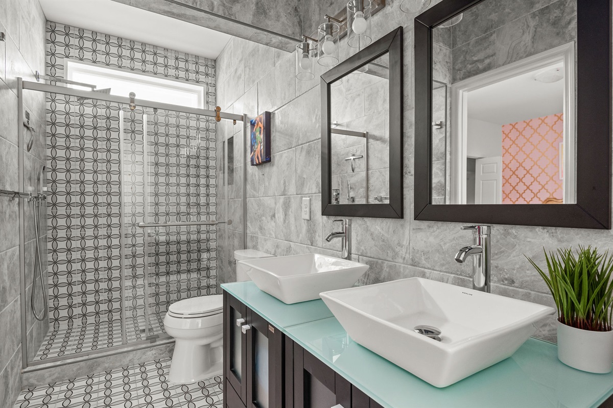 Shared bathroom, bedrooms 2 & 3