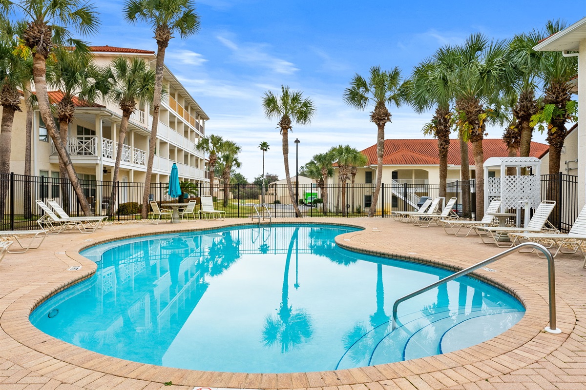 The resort offers 2 gated entrances, grills, 4 pools, tennis courts, hot tub, mini golf and more!