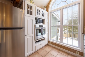 Fully equipped kitchen appliances