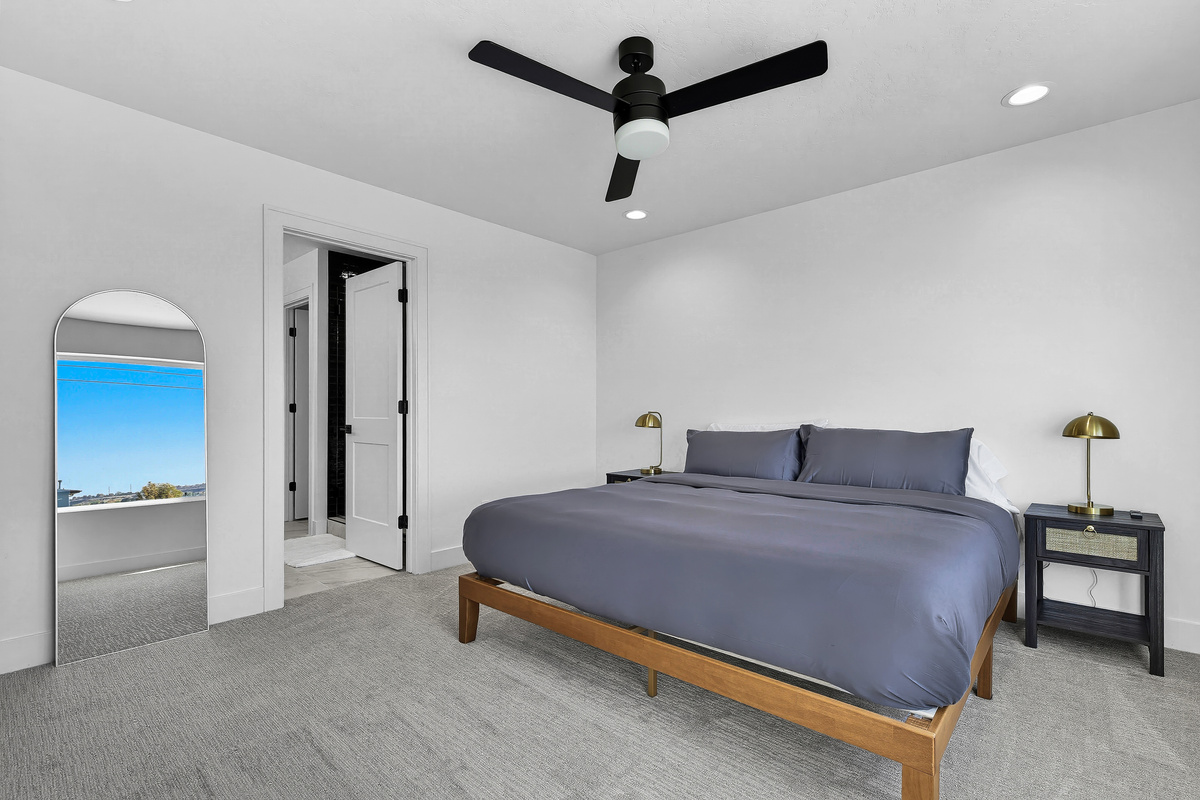 3rd floor bedroom with king size bed