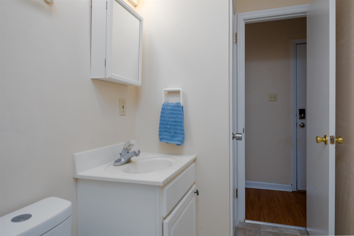 A clean and cozy bathroom