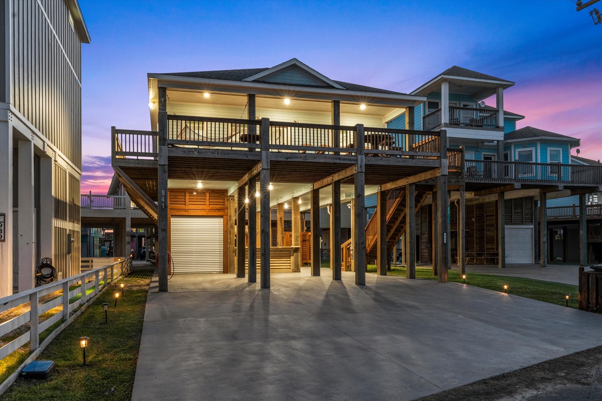 eb111983090243cea685a9a9ba684a89 Large | Beachhouse | Texas | TX | Vacation Homes | Galveston | Crystal Beach | Kokomo | Breezy Days | Beachfront Elegance | Sunrise Serenity | Southern Sands Property Management, LLC