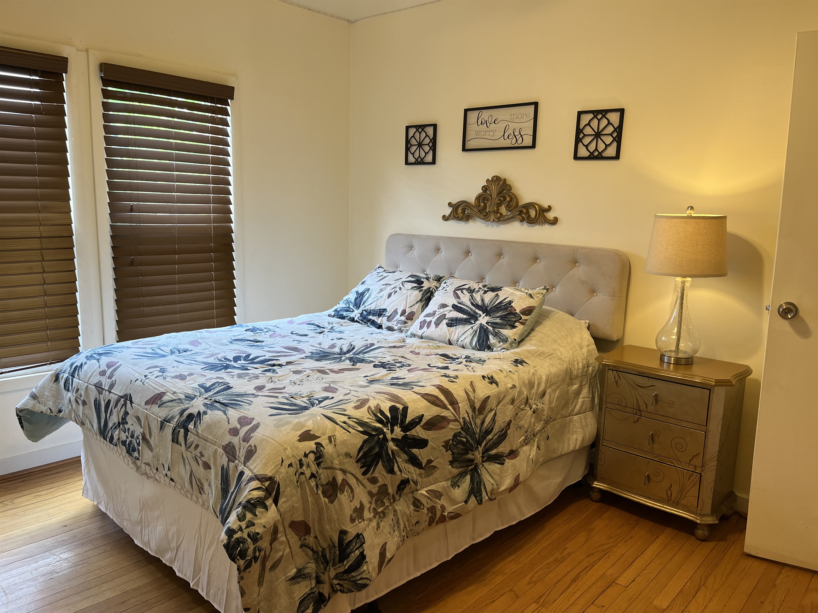 Queen bedroom 1