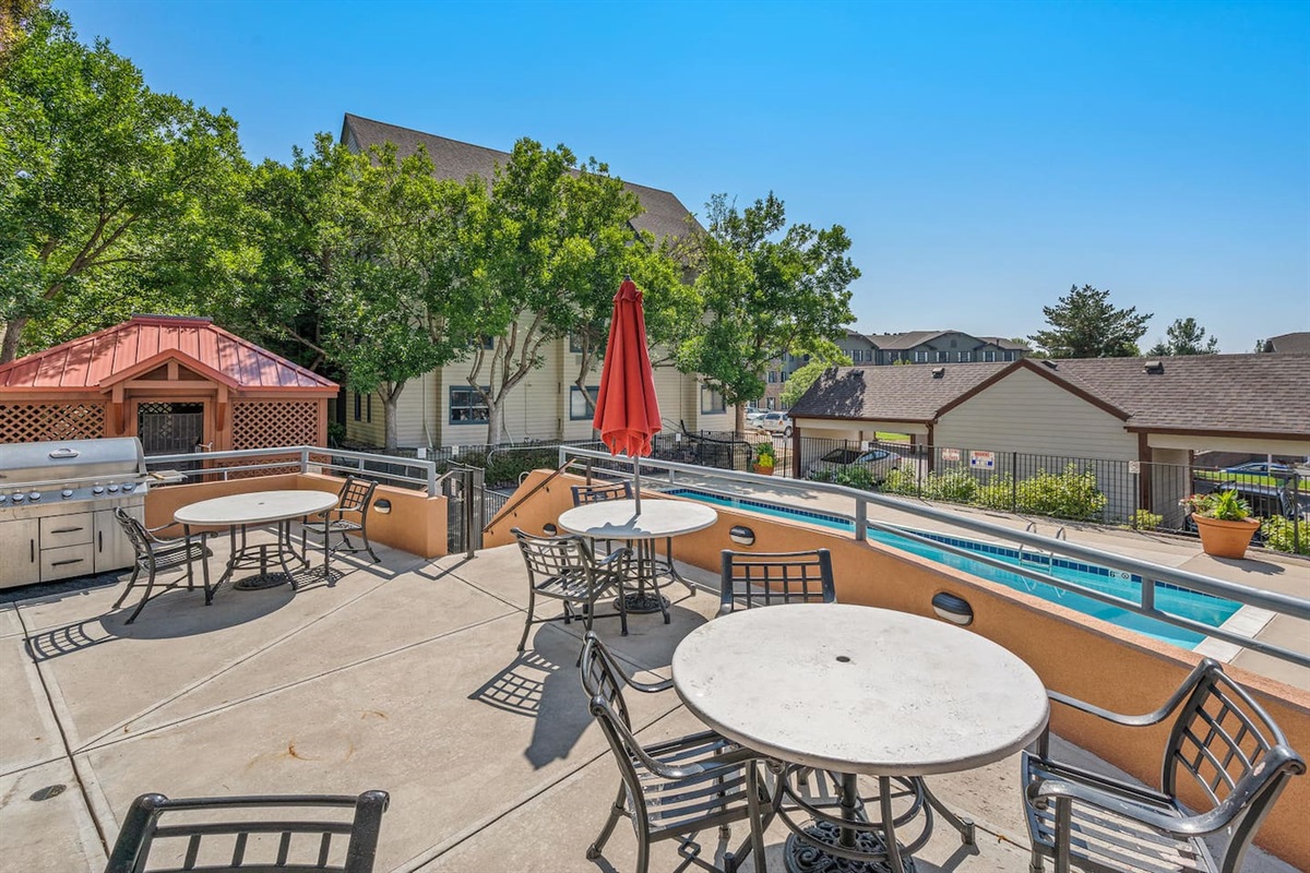 BBQ Pool Ariea