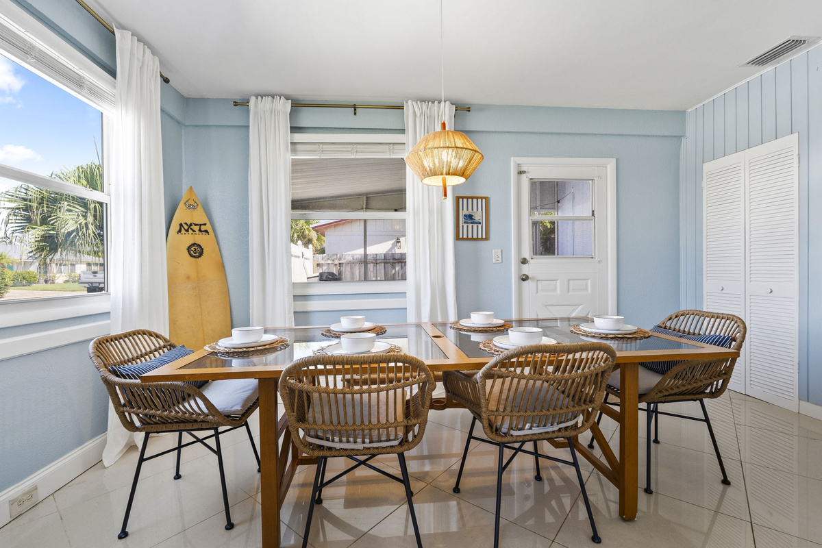 Step down into Dining for 7
