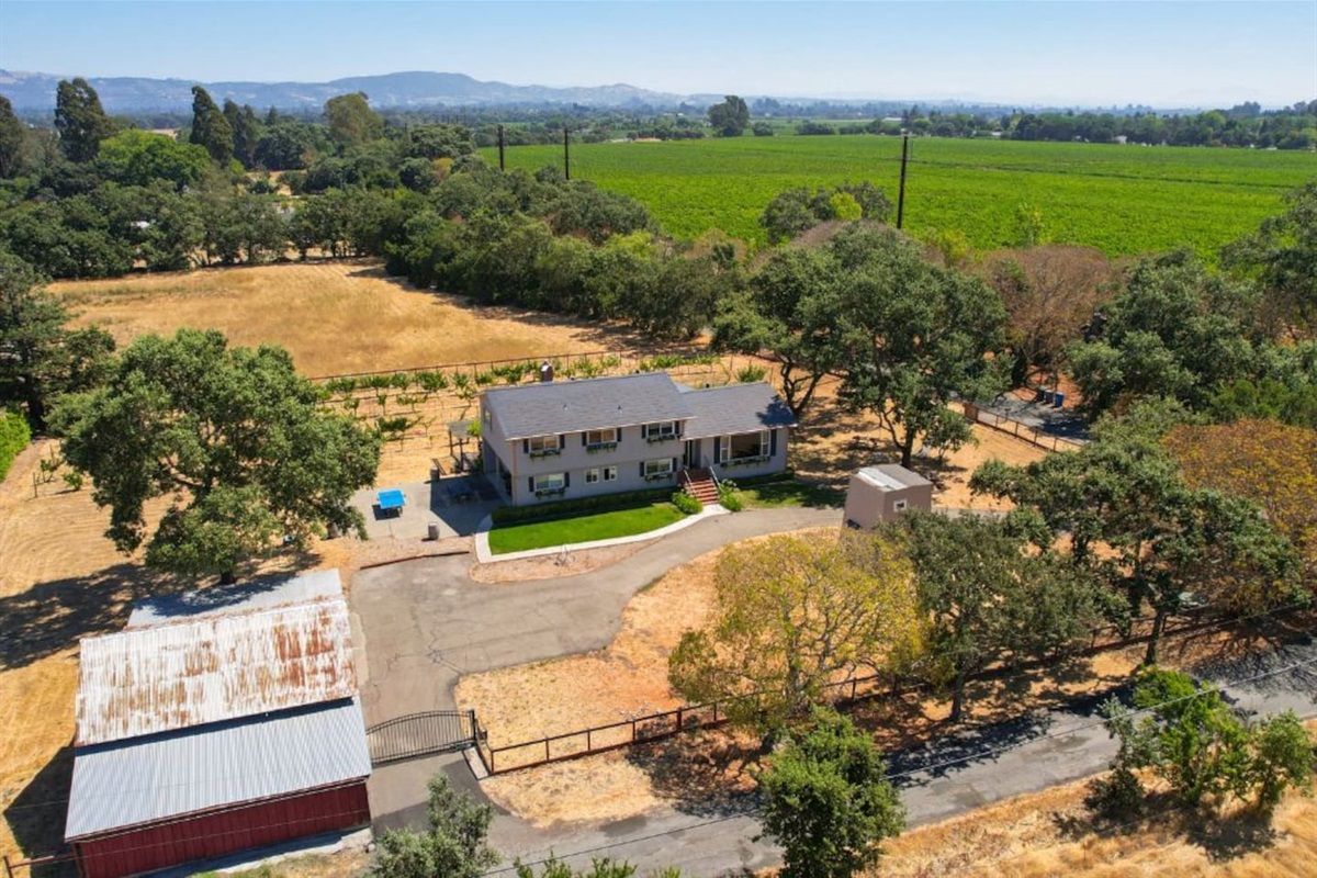 Close to wineries and a quick drive to downtown Sonoma.