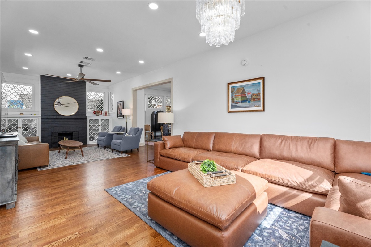 eb25bd5227c64a0483edaf2be1db38a1 Large | Beachhouse | Texas | TX | Vacation Homes | Galveston | Crystal Beach | Kokomo | Breezy Days | Beachfront Elegance | Sunrise Serenity | Southern Sands Property Management, LLC
