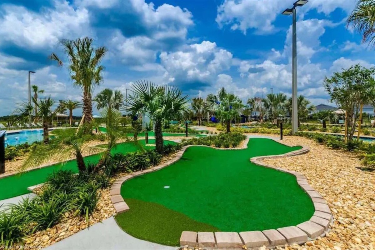 Club House Mini Golf