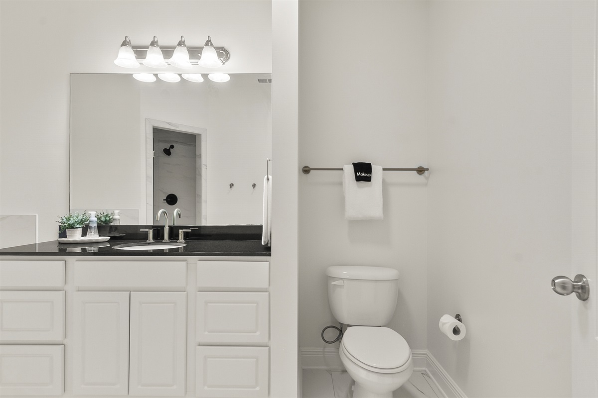Master Bedroom - En-Suite Bathroom