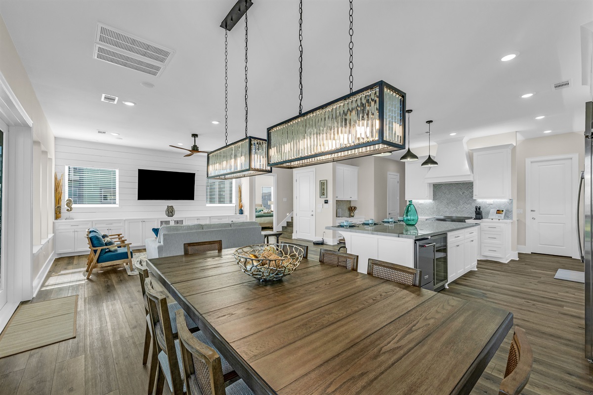 Costa Cristal Kitchen: Experience a luxurious kitchen with high-end appliances and elegant finishes. Dine like royalty at the stunning table that makes every meal feel extraordinary.